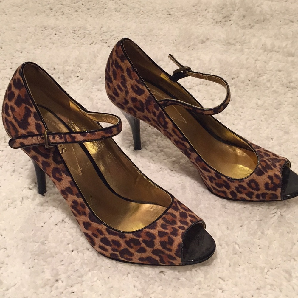 Size 6 Guess Leopard Maryjane peep toe heels